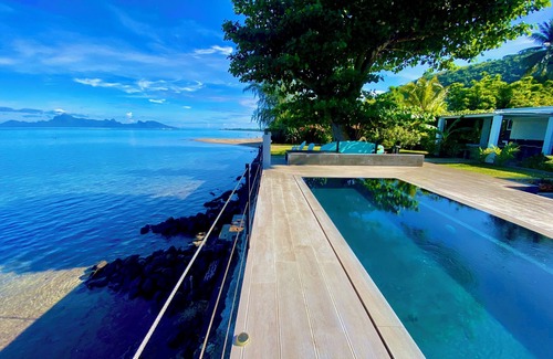 Punaauia Villa | Villa Vaiava - private infinity pool on the beach
