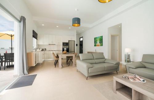 Playa Blanca Villa | Villa Valencia