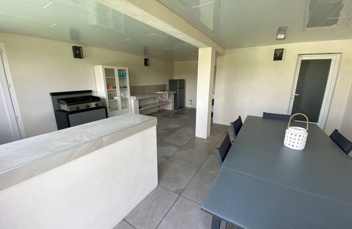 Caremeau Villa | Villa Vanessa Avec Piscine A 5 Minutes DU Centre Ville