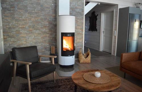 Rovaniemi Ski Chalet | Villa Vasa - new luxury villa next to lake