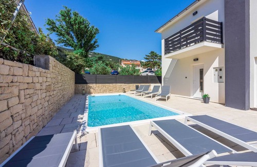 Baska Villa | Villa Velvet with pool and BBQ