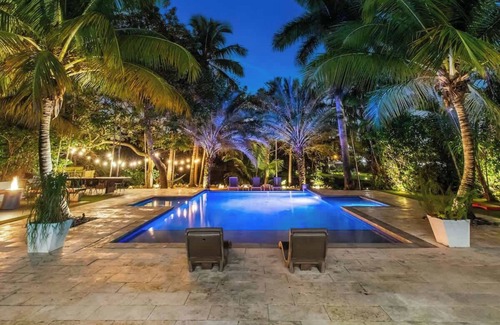 Golden Glades House | Villa Venecia/Sand Terrace/Heated Pool/Waterfront