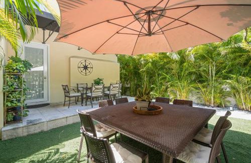Flamingo/Lummus Bed & Breakfast | villa venezia bb