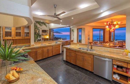 Romantic Zone Villa | Villa Ventana: 7 Bedroom Luxury Villa with Staff included