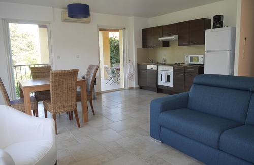 Montauroux Apartment | VILLA VERDI D AIR CONDITIONED APARTMENT WITH TERRACE AND PRIVATE GARDEN POOL