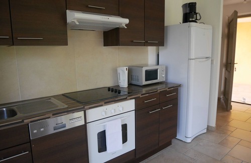 Montauroux Apartment | VILLA VERDI D AIR CONDITIONED APARTMENT WITH TERRACE AND PRIVATE GARDEN POOL