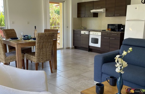 Montauroux Apartment | VILLA VERDI D AIR CONDITIONED APARTMENT WITH TERRACE AND PRIVATE GARDEN POOL