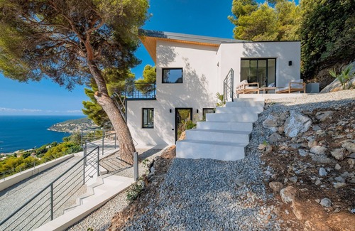 Villefranche-sur-Mer Villa | Villa VISTA MARE by ivillamia.com