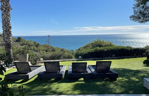 Sitges Villa | Villa Vista, Breathtaking Sea Views, Stylish garden , Peaceful Location ,