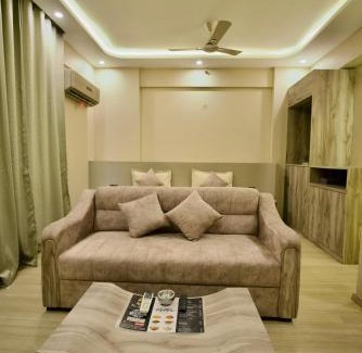 Gomti Nagar Apartment | Villa Vistosa Deluxe