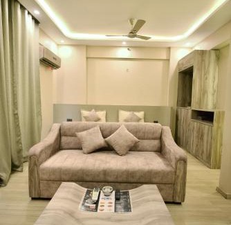 Gomti Nagar Apartment | Villa Vistosa Deluxe