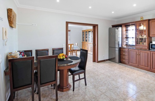 Achadinha Villa | Villa 'Vivenda Do Monte' with Sea View, Shared Garden and Wi-Fi