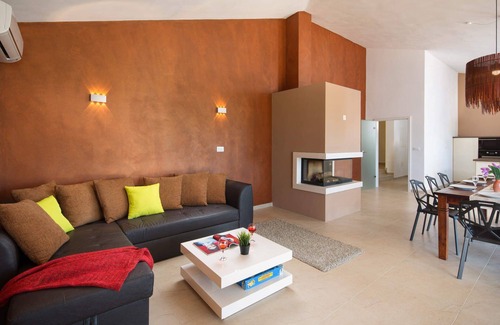 Kringa Villa | Villa Vivian by Villa Plus
