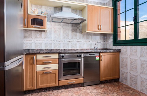 Tetir Villa | Villa “Vivienda Vacacional Sara” with Mountain View, Terrace, Pool & Basketball Court