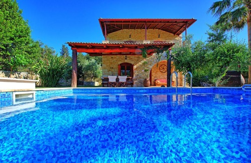Apokoronas Villa | Villa Vrisses by PosarelliVillas
