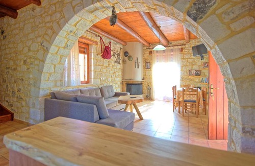 Apokoronas Villa | Villa Vrisses by PosarelliVillas