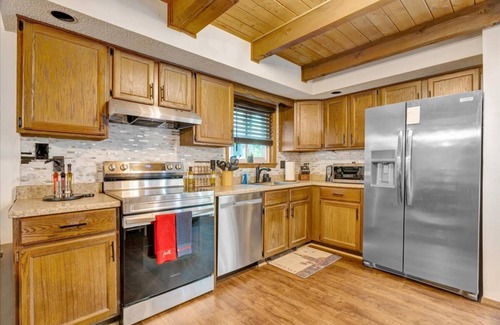 East Stroudsburg House | Villa w/Game Room, Hot Tub, Firepit & Fireplace
