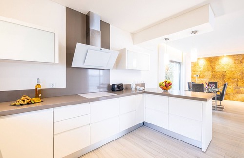 Albufeira Villa | Villa w/heatable pool & BBQ near Albufeira marina