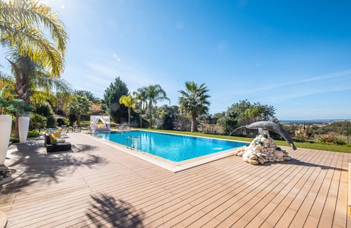 Patroves Villa | Villa w/pool, BBQ, sea view & private annex