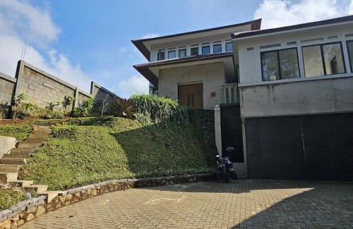 Parongpong Villa | Villa W Trinity