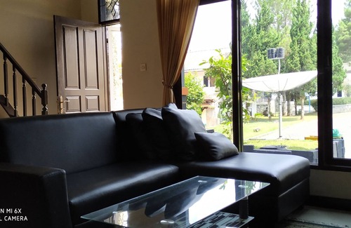 Cipanas Villa | Villa Wahyu 3 Bedroom