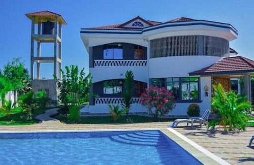 Galu Villa | Villa Waterfalls, Diani, Kenya