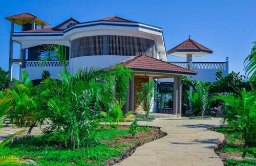 Galu Villa | Villa Waterfalls, Diani, Kenya
