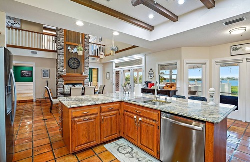 Anona Villa | Villa Waterfront w/POOL, few mins from the BEACH