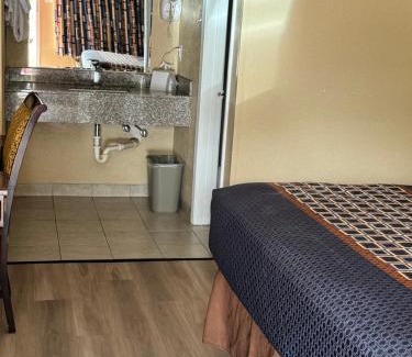 Odessa Hotel | Villa West Inn