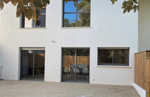 Saint-Vincent-sur-Jard Villa | Villa with sea access and spa
