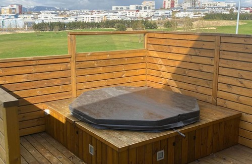Kopavogur Apartment | Villa with a view (golf course), hot tub and gym