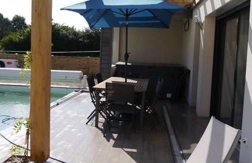 Saint-Augustin Villa | Villa with air con, private pool and Jacuzzi on a residence with tennis