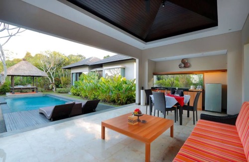 Mumbul Villa | Villa with Bay View - Private Pool - Sleeps 2