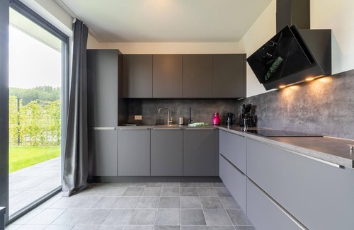 Zeewolde Villa | Villa with covered terrace and jetty on the water