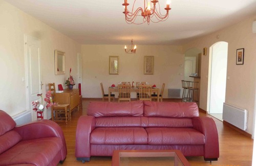 Mortagne-sur-Gironde Villa | Villa With Heated Private Pool