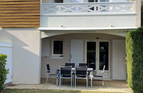 Saint-Palais-sur-Mer Villa | Villa with communal pool in St palais sur mer