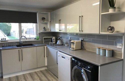 Stanford-le-Hope Villa | Villa with Games room - Sleeps 8, free parking