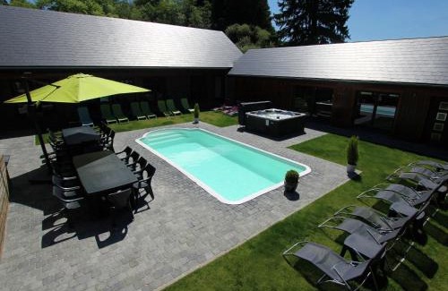 Freineux Villa | Villa with heated outdoor pool and sauna
