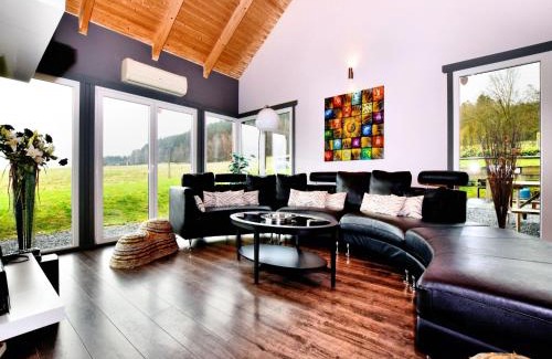 Freineux Villa | Villa with heated outdoor pool and sauna