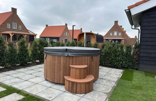 Ossenisse House | Villa With hot tub and Sauna, on a Holiday Park