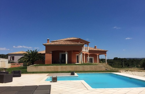 Bouzigues Villa | Villa with infinity spa pool and breathtaking views