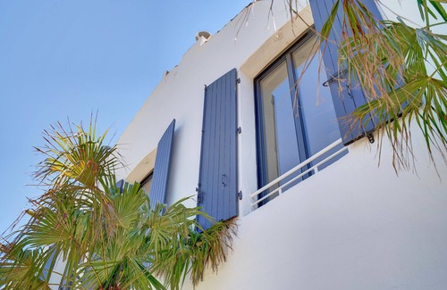 Roucas-Blanc Villa | Villa with large plot and pool overlooking the sea