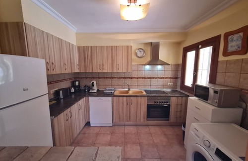Casas de Torrat Villa | Villa with Large Pool, Jacuzzi & Air Conditioning – 5 Minutes from the Sea