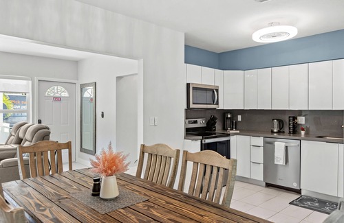 North Miami House | Villa with Outdoor Sauna + Bar + Pergola w/games