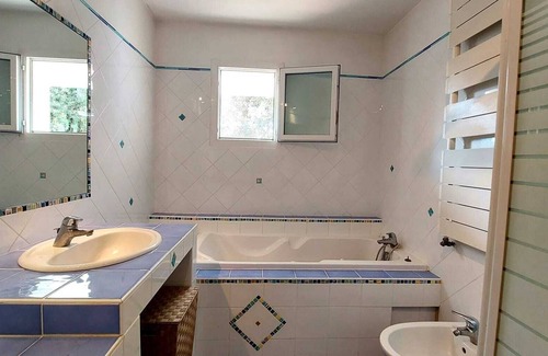 Saint-Gely-du-Fesc Villa | Villa with pool in the heart of the garrigue