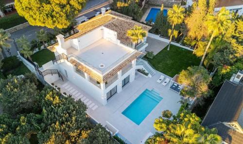 Urbanizacion Pinos Verdes Villa | Villa with Panoramic Sea Views in Marbesa