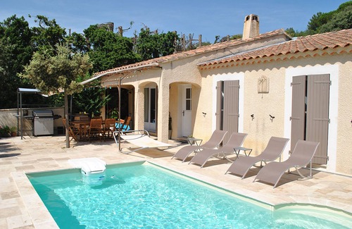 Rochefort-du-Gard Villa | VILLA WITH POOL IN THE HEART OF PROVENCE VILLAGE