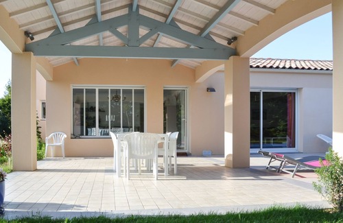 Saint Rogatien Villa | Villa with pool, in a park, quiet area, 6 people, 3 bedrooms