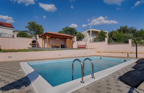 Crikvenica Villa | Villa with pool, large garden, sea view - TRAVALER Reiseburo Krk - ID 2210