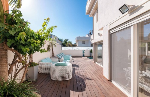 Herzliya Pituach House | Villa with Pool - Next the Beach